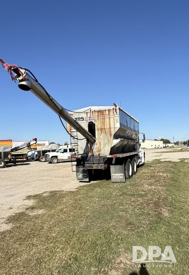 Image of International 9200 equipment image 2