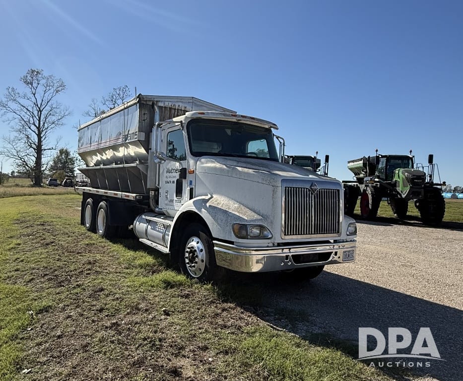 2002 International 9200 Equipment Image0