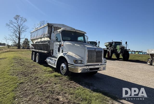 Image of International 9200 equipment image 1