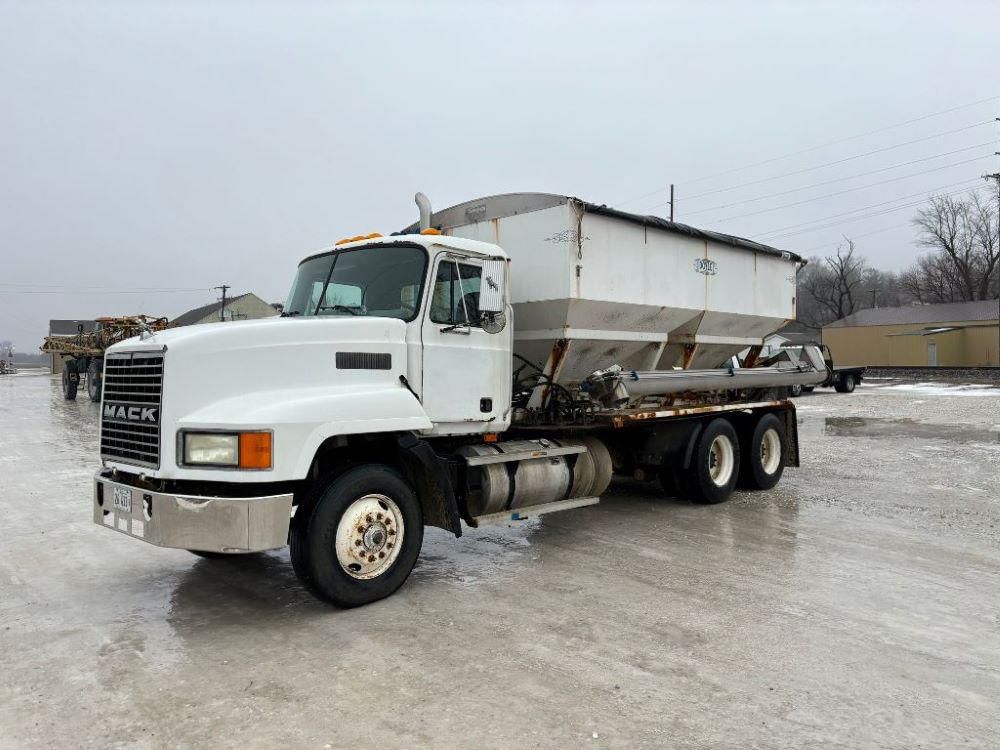 Main image Mack CH613