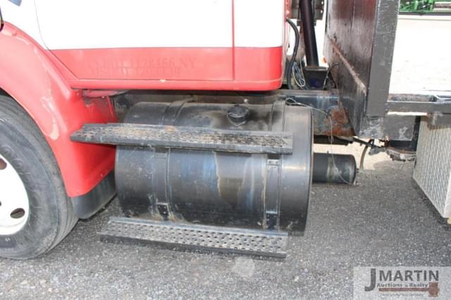 Image of International Navistar equipment image 4
