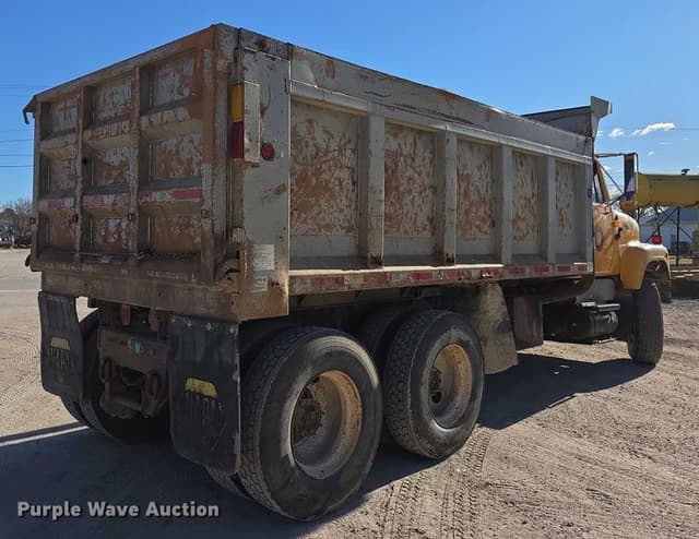 Image of International 2574 equipment image 4