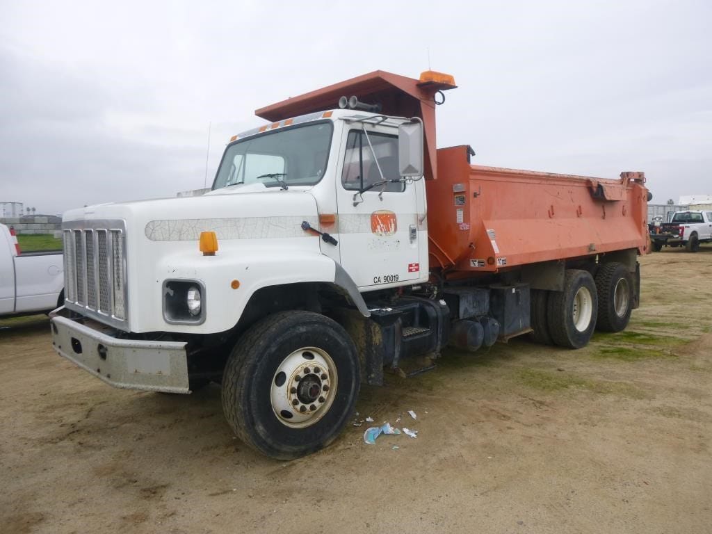 2002 International 2674 Equipment Image0