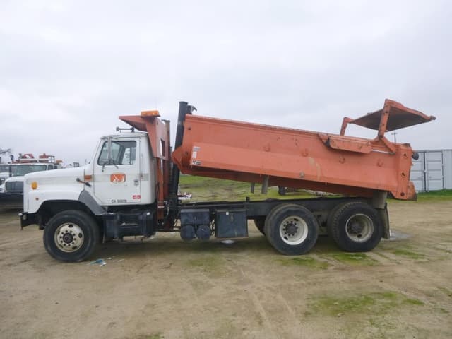 Image of International 2674 equipment image 4