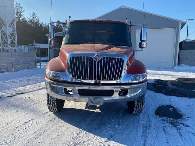 Image of International 4300 equipment image 2