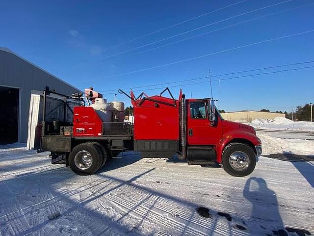 Image of International 4300 equipment image 4