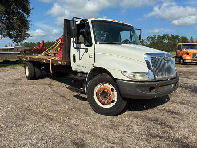 Image of International 4300 equipment image 1