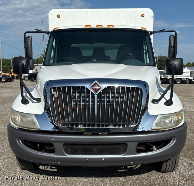 Image of International 4300 equipment image 1