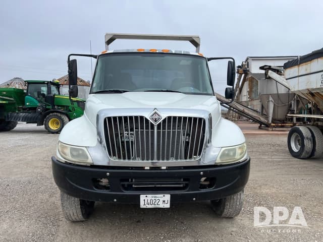 Image of International 4300 equipment image 2