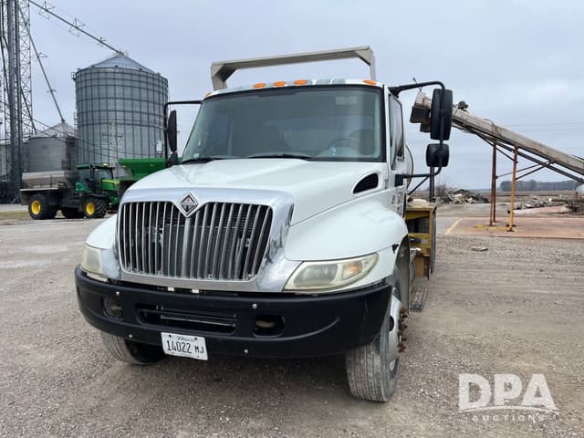 Image of International 4300 equipment image 1