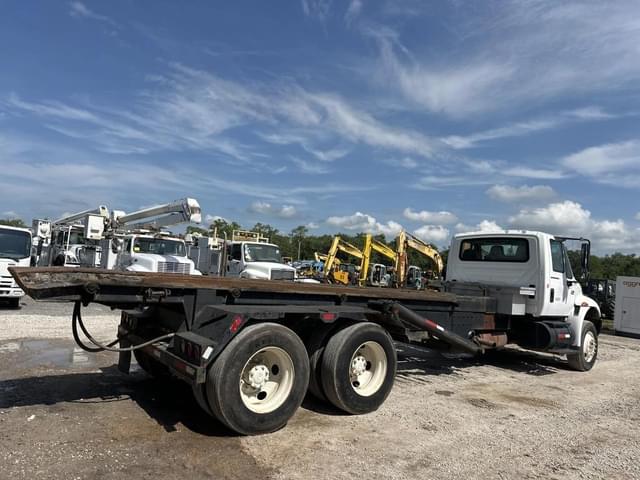 Image of International 4300 equipment image 3