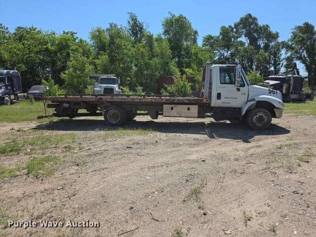 Image of International 4300 equipment image 3