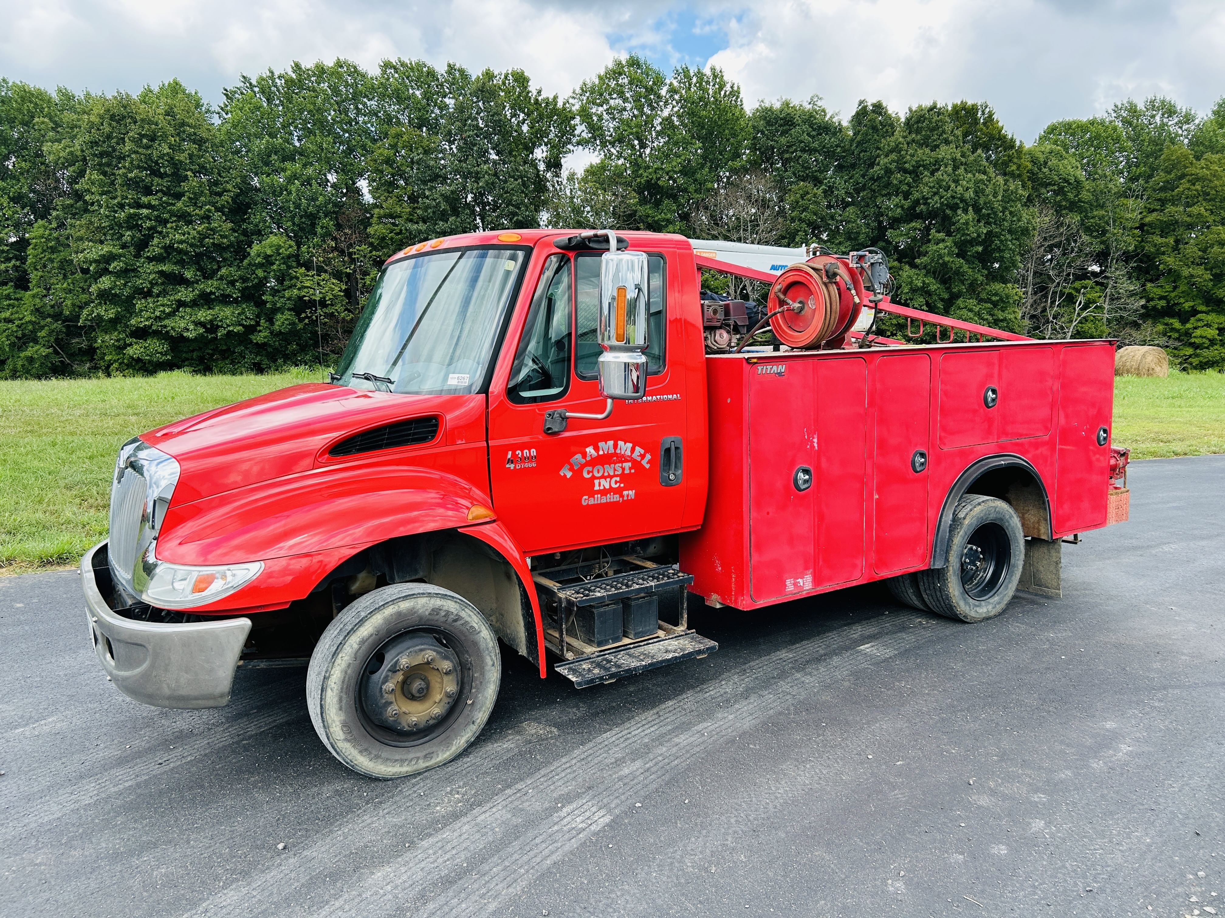 2002 International 4300 Equipment Image0