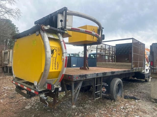 Image of International 4300 equipment image 2