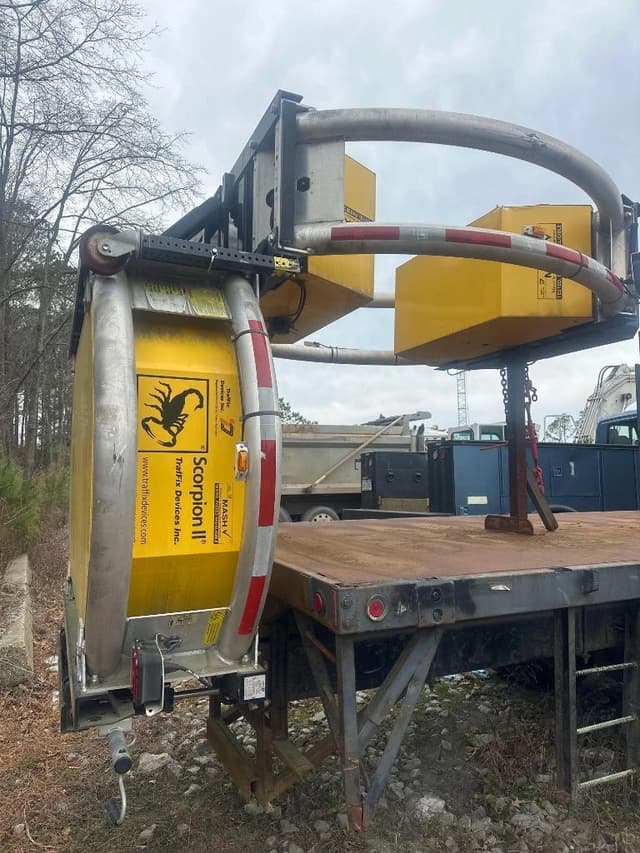 Image of International 4300 equipment image 3