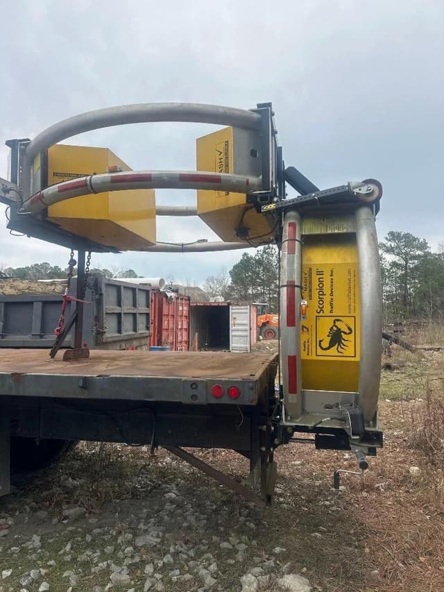 Image of International 4300 equipment image 4