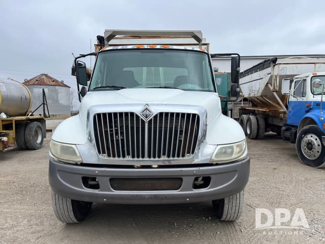 Image of International 4300 equipment image 2