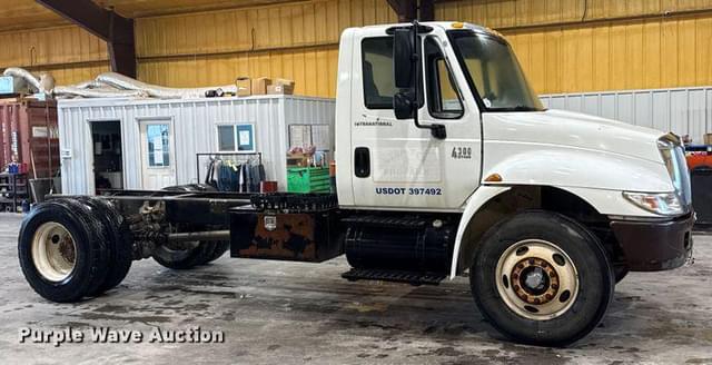 Image of International 4300 equipment image 3
