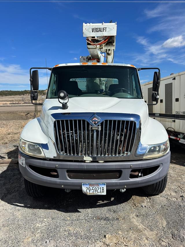 Image of International 4400 equipment image 1