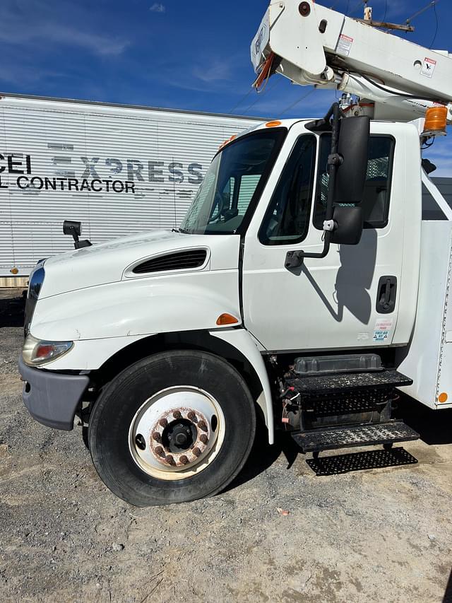 Image of International 4400 equipment image 3