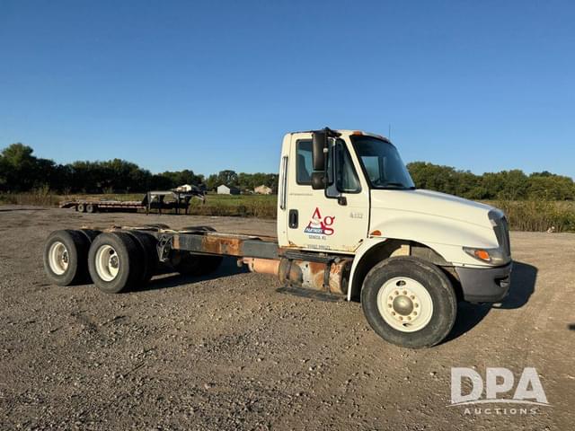 Image of International 4400 equipment image 2