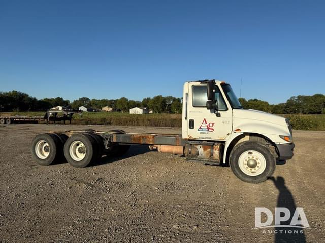 Image of International 4400 equipment image 3