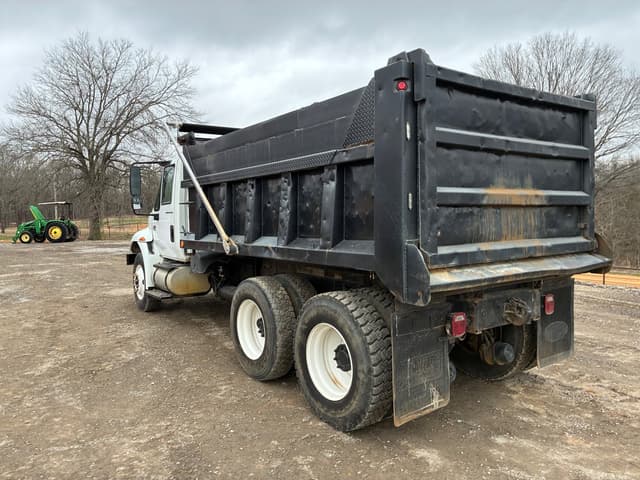 Image of International 4400 equipment image 4