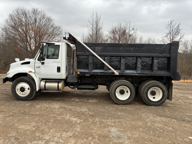 Image of International 4400 equipment image 2