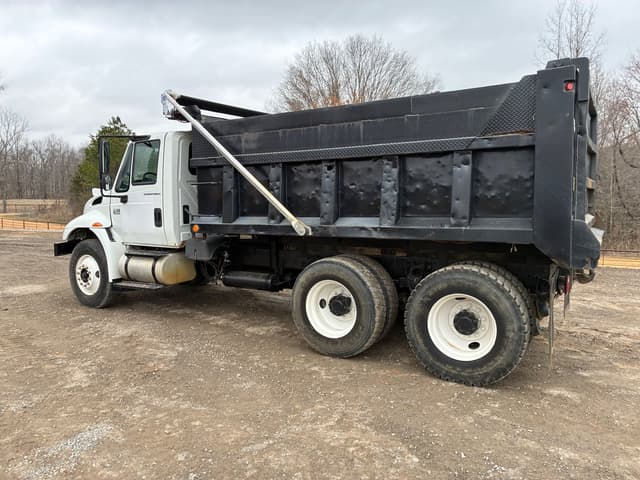 Image of International 4400 equipment image 3