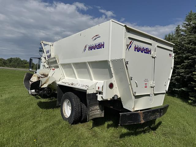 Image of International 4400 equipment image 4
