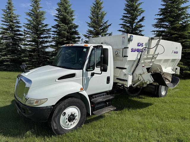Image of International 4400 equipment image 1