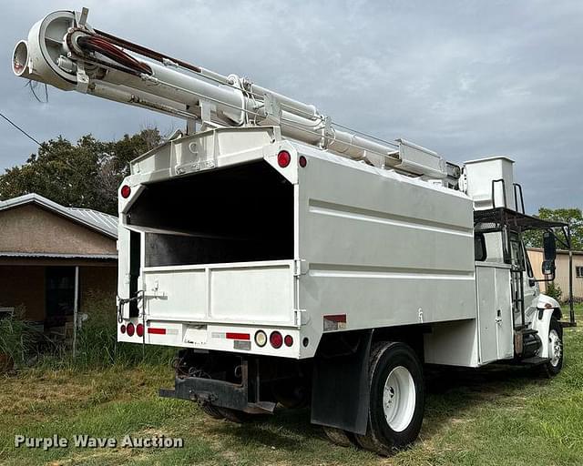 Image of International 4400 equipment image 4