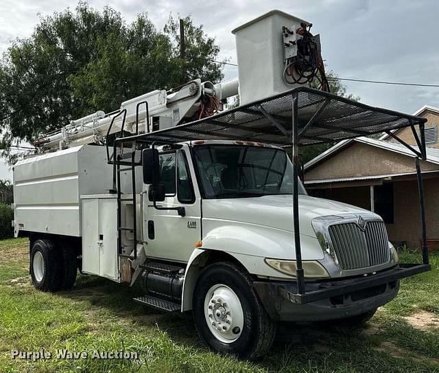 Image of International 4400 equipment image 2