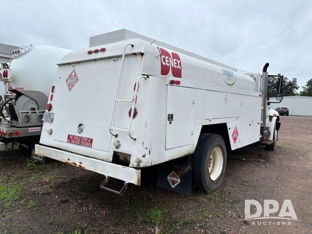 Image of International 4400 equipment image 4