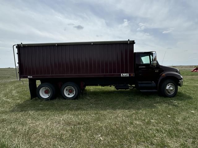 Image of International 4400 equipment image 3