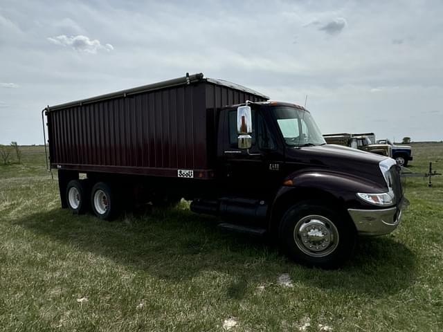 Image of International 4400 equipment image 1