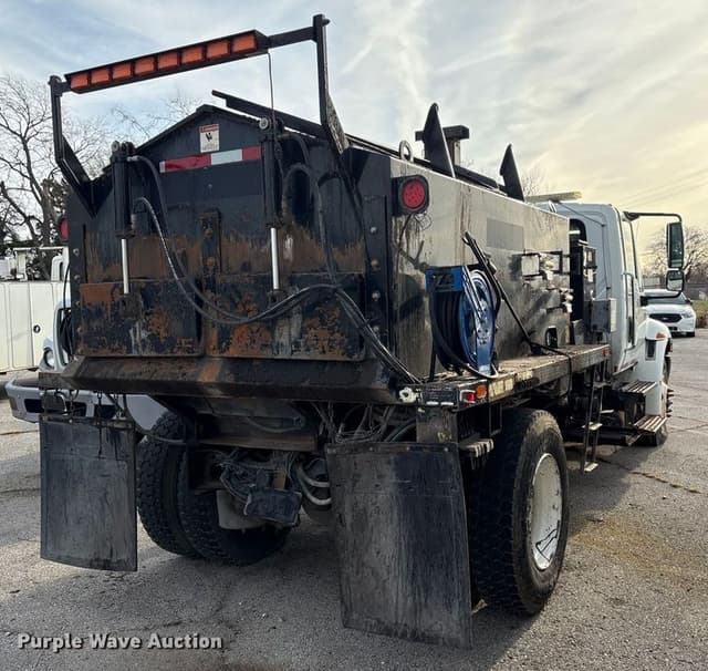 Image of International 4400 equipment image 4