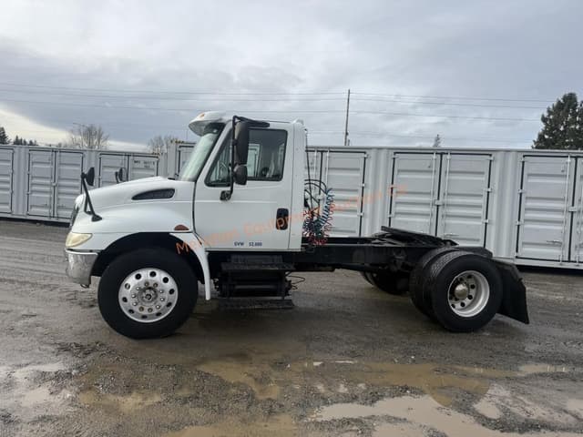 Image of International 4400 equipment image 2