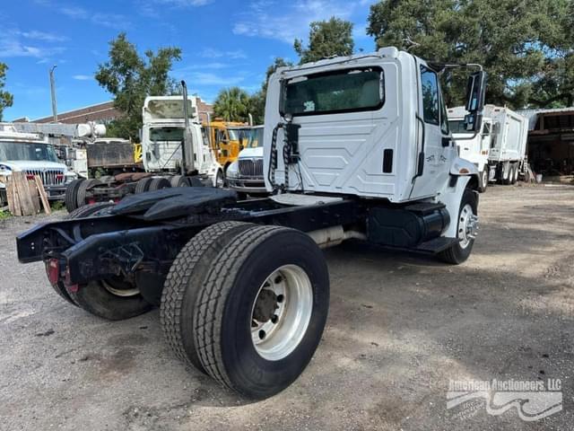 Image of International 4400 equipment image 1