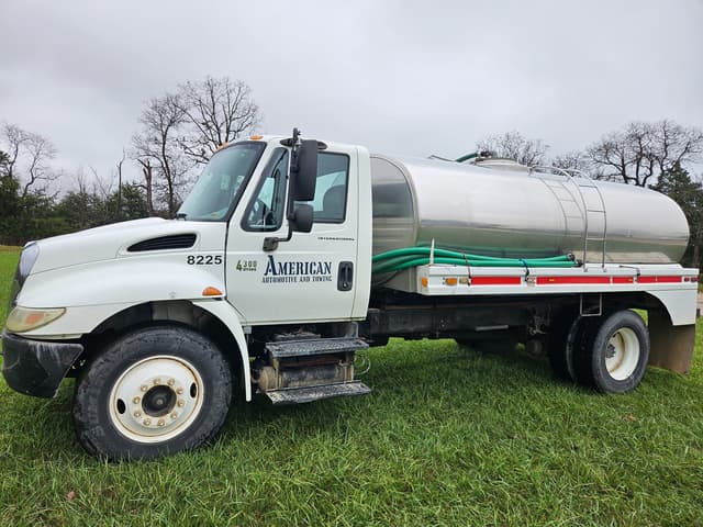 Image of International 4400 equipment image 3