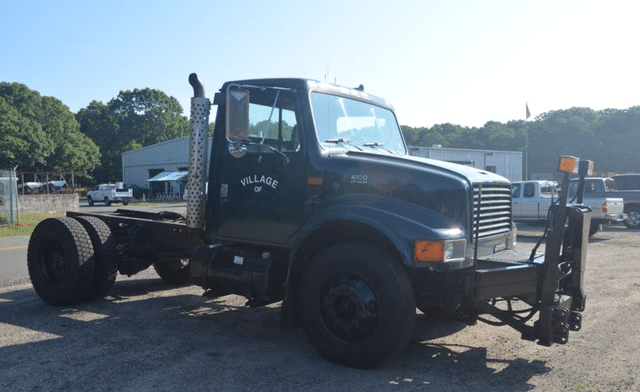 Image of International 4700 equipment image 3