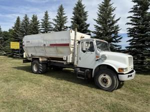 2002 International 4700 Image