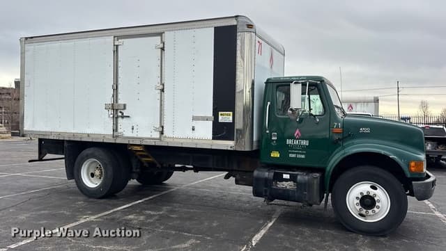 Image of International 4700 equipment image 3