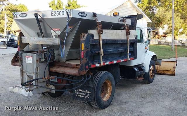 Image of International 4700 equipment image 4