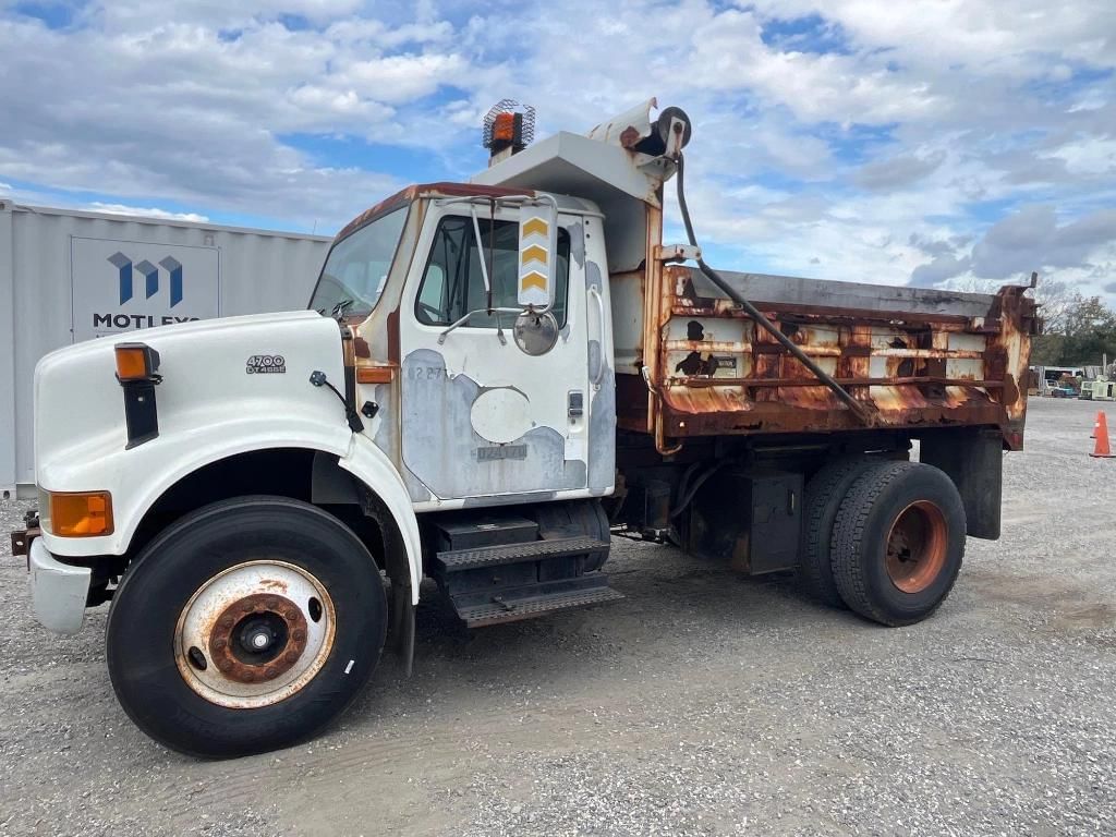 2002 International 4700 Equipment Image0