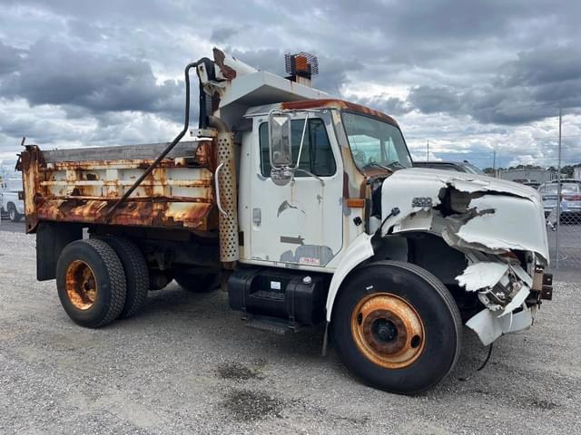 Image of International 4700 equipment image 3