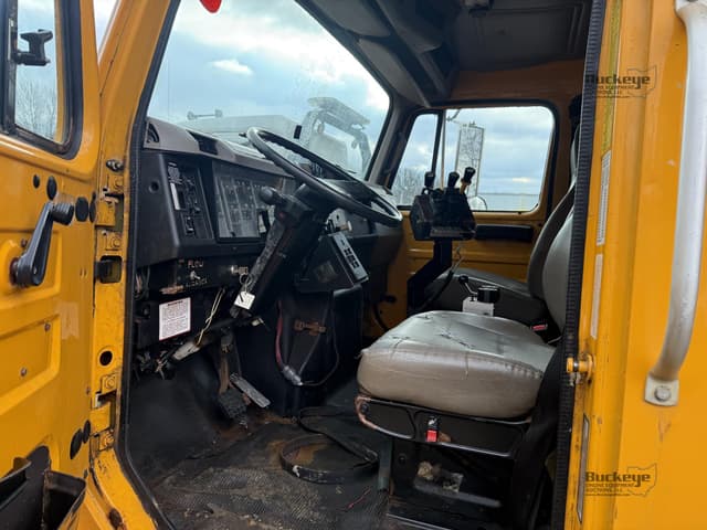 Image of International 4900 equipment image 2