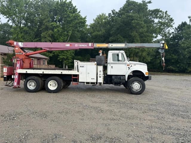 Image of International 4900 equipment image 2