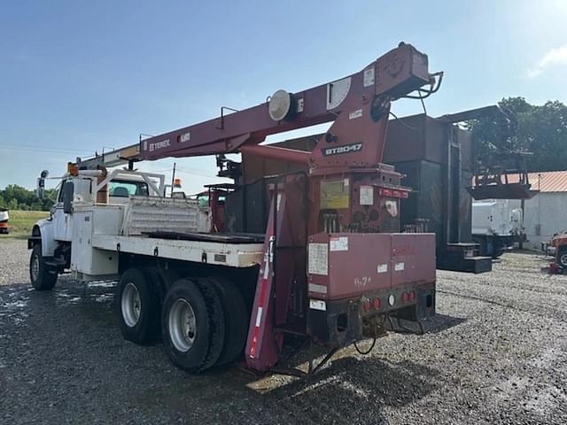 Image of International 4900 equipment image 3