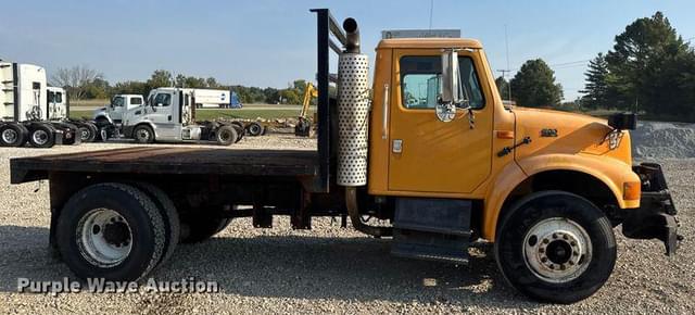 Image of International 4900 equipment image 3